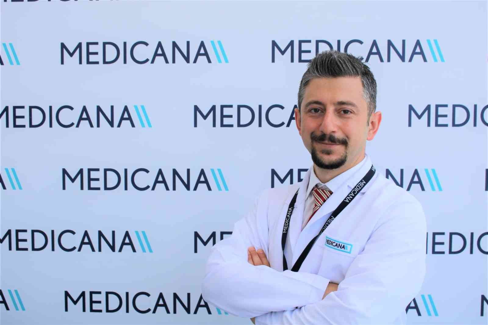 Ortopedi ve Travmatoloji Uzmanı Op. Dr. Gökhan Cansabuncu, karlı ve buzlu zeminlerde düşmeler sonrası meydana gelen ortopedik yaralanmaları ...