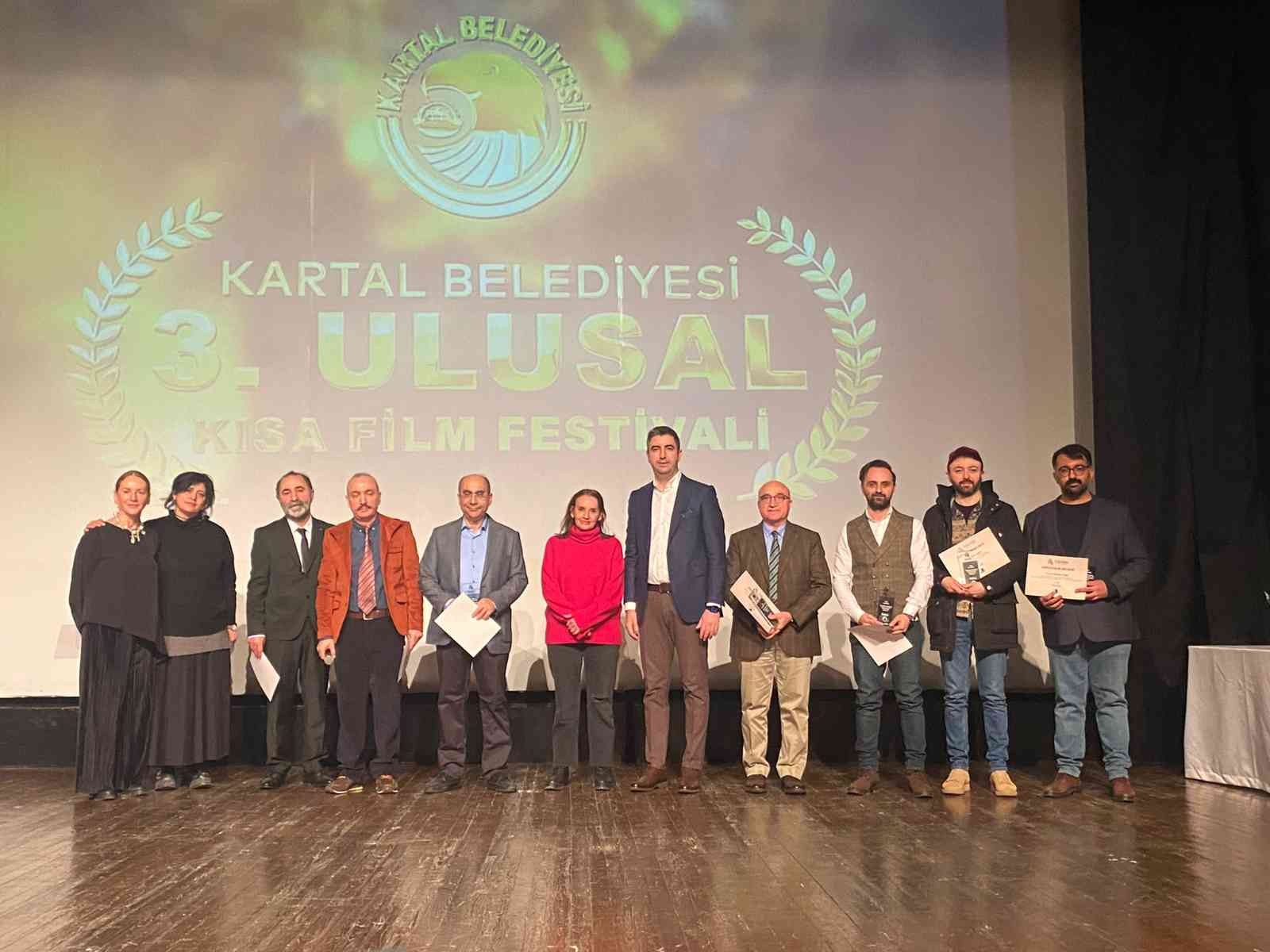 Kartal Belediyesi’nin bu yıl 3’üncüsünü düzenlediği Ulusal Kısa Film Festivali’nde gösterimler sona erdi. Düzenlenen tören ile dereceye giren ...
