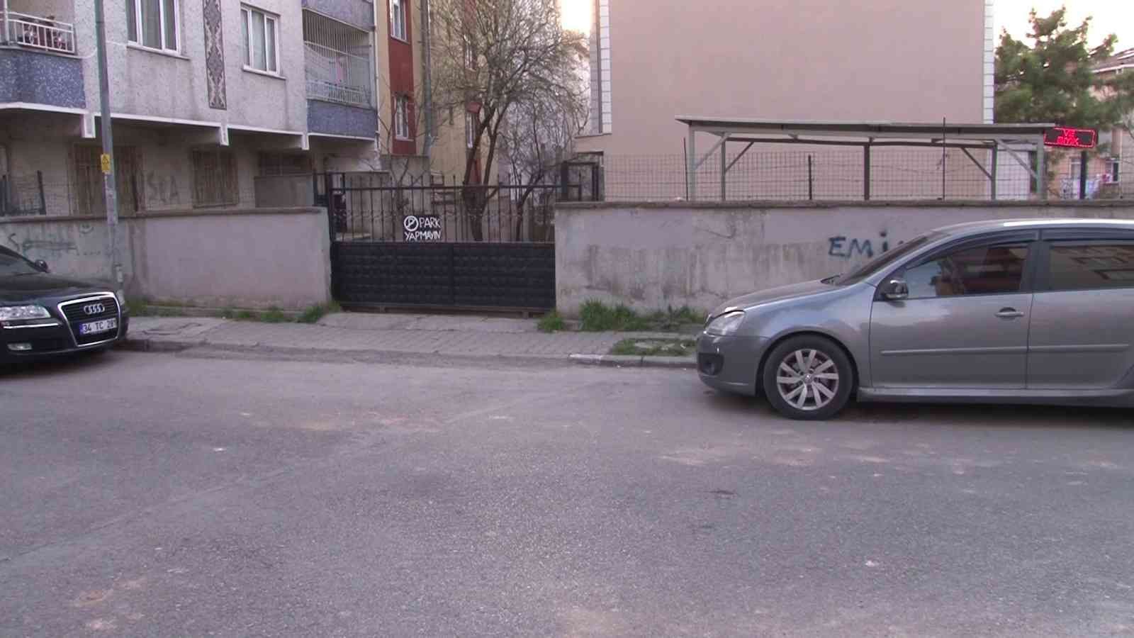 Kartal’da iş için kullandığı aracı çalınınca hem işinden hem aracından oldu Kartal’da kimliği belirsiz şüpheli şahıs park halindeki otomobili düz kontak yaptırarak çaldı. Aracı çalınan hırsızlık mağduru vatandaş ...