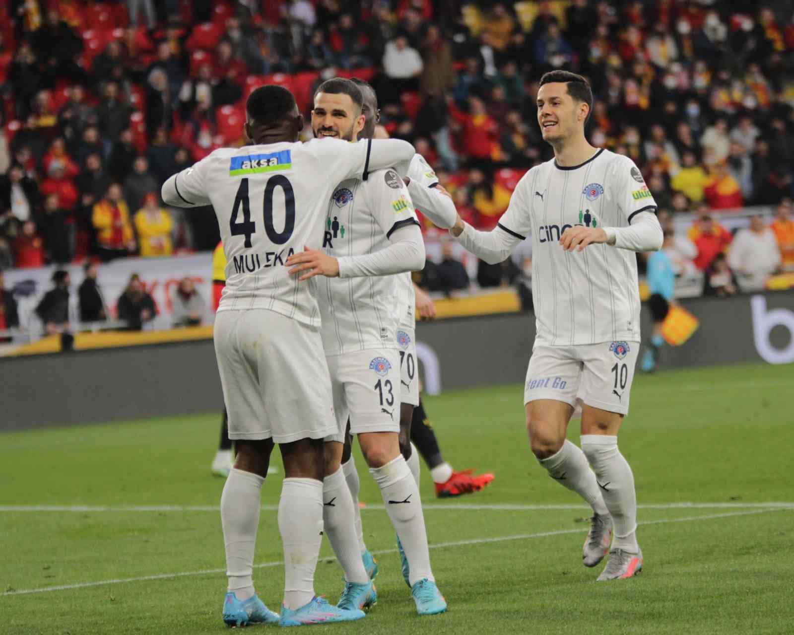 Kasımpaşalı Jackson Muleka’dan 6 maçta 5 gol Kasımpaşa’nın Kongolu santrforu Jackson Muleka, forma giydiği 6 maçta 5 gol, 2 asistlik performansı ile dikkat çekiyor. Spor Toto Süper Lig’in 30 ...