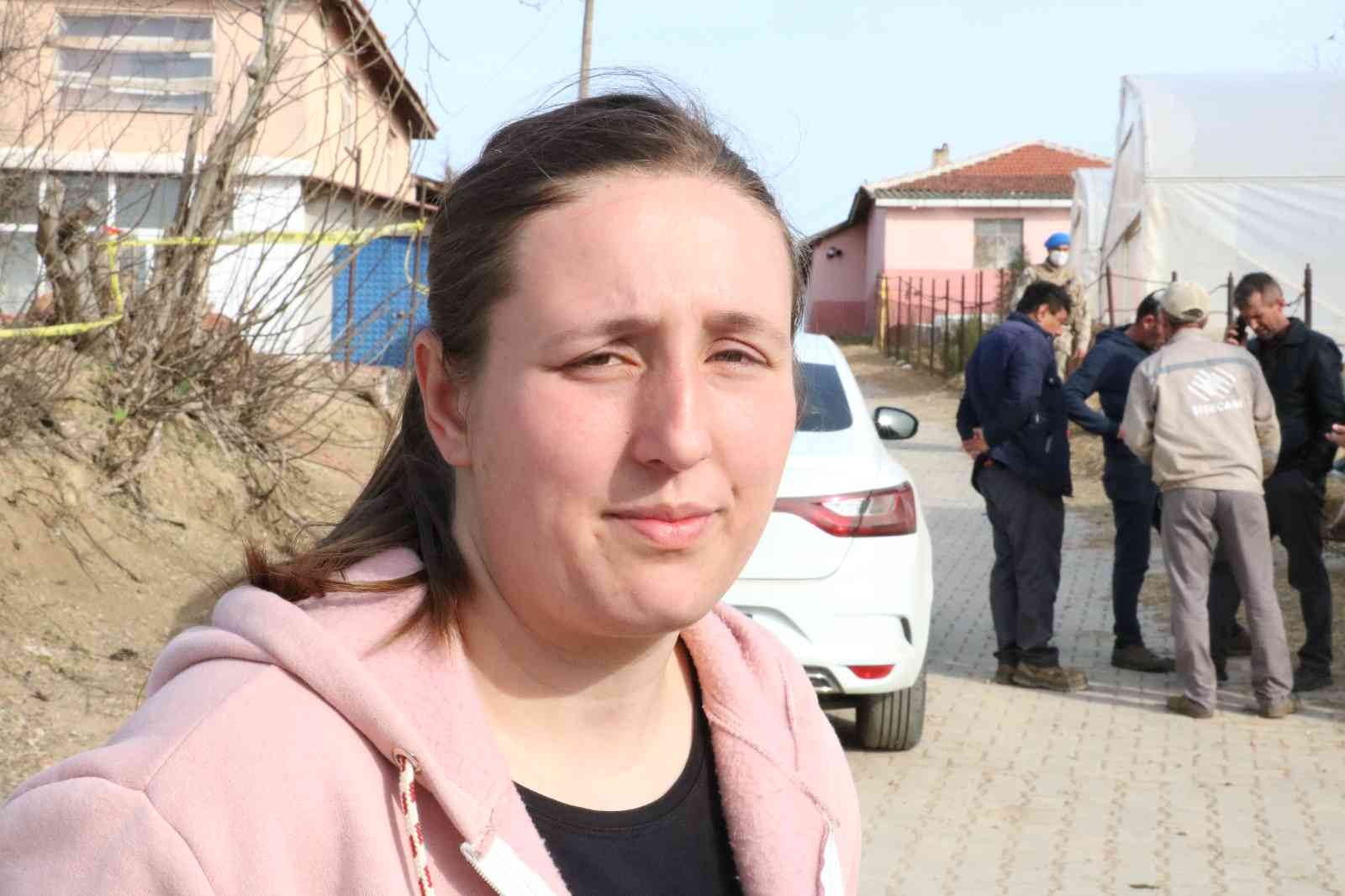 Katledilen ailenin torunu konuştu: "Camlar, duvarlar kana bulanmış" Edirne’nin Uzunköprü ilçesine bağlı Elmalı köyünde katledilen ailenin yakını konuştu. Evde ölü bulunan Mehmet Güner’in torunu Gizem Tunçer ...