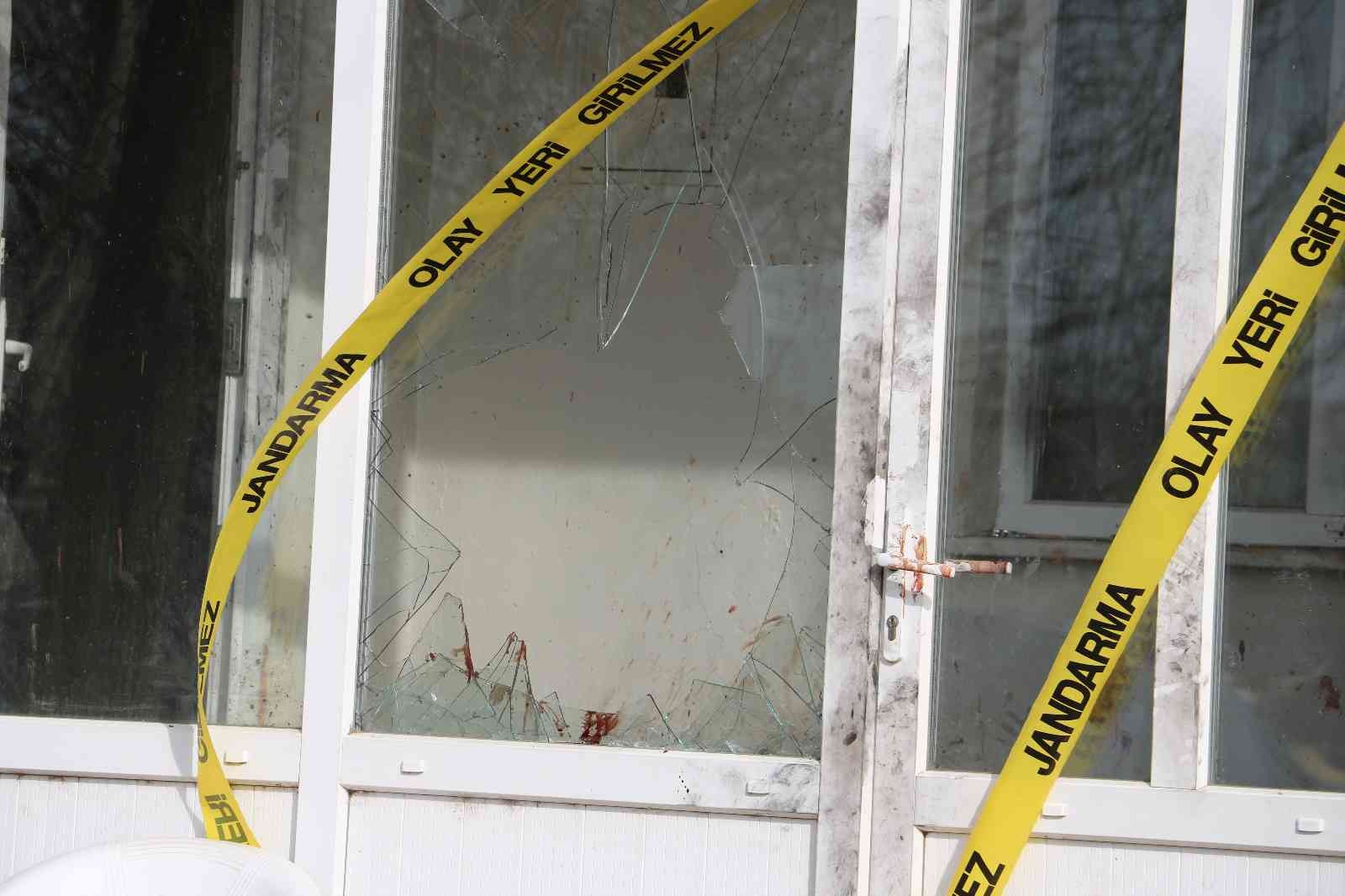 Katledilen ailenin torunu konuştu: "Camlar, duvarlar kana bulanmış" Edirne’nin Uzunköprü ilçesine bağlı Elmalı köyünde katledilen ailenin yakını konuştu. Evde ölü bulunan Mehmet Güner’in torunu Gizem Tunçer ...