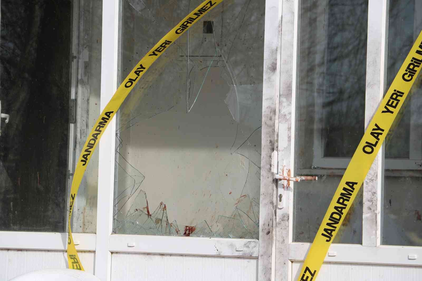 Katledilen ailenin torunu konuştu: "Camlar, duvarlar kana bulanmış" Edirne’nin Uzunköprü ilçesine bağlı Elmalı köyünde katledilen ailenin yakını konuştu. Evde ölü bulunan Mehmet Güner’in torunu Gizem Tunçer ...