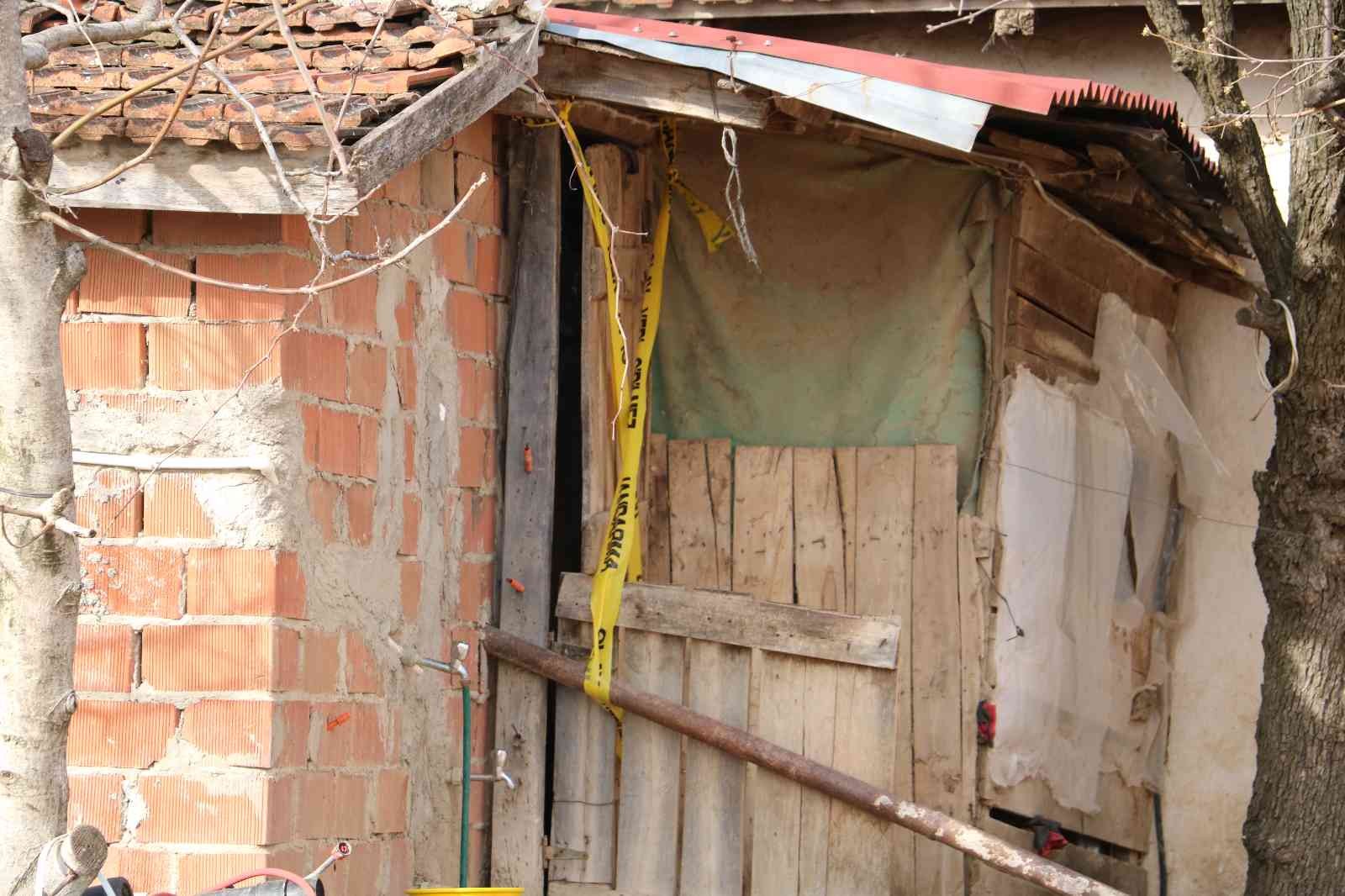 Katledilen ailenin torunu konuştu: "Camlar, duvarlar kana bulanmış" Edirne’nin Uzunköprü ilçesine bağlı Elmalı köyünde katledilen ailenin yakını konuştu. Evde ölü bulunan Mehmet Güner’in torunu Gizem Tunçer ...