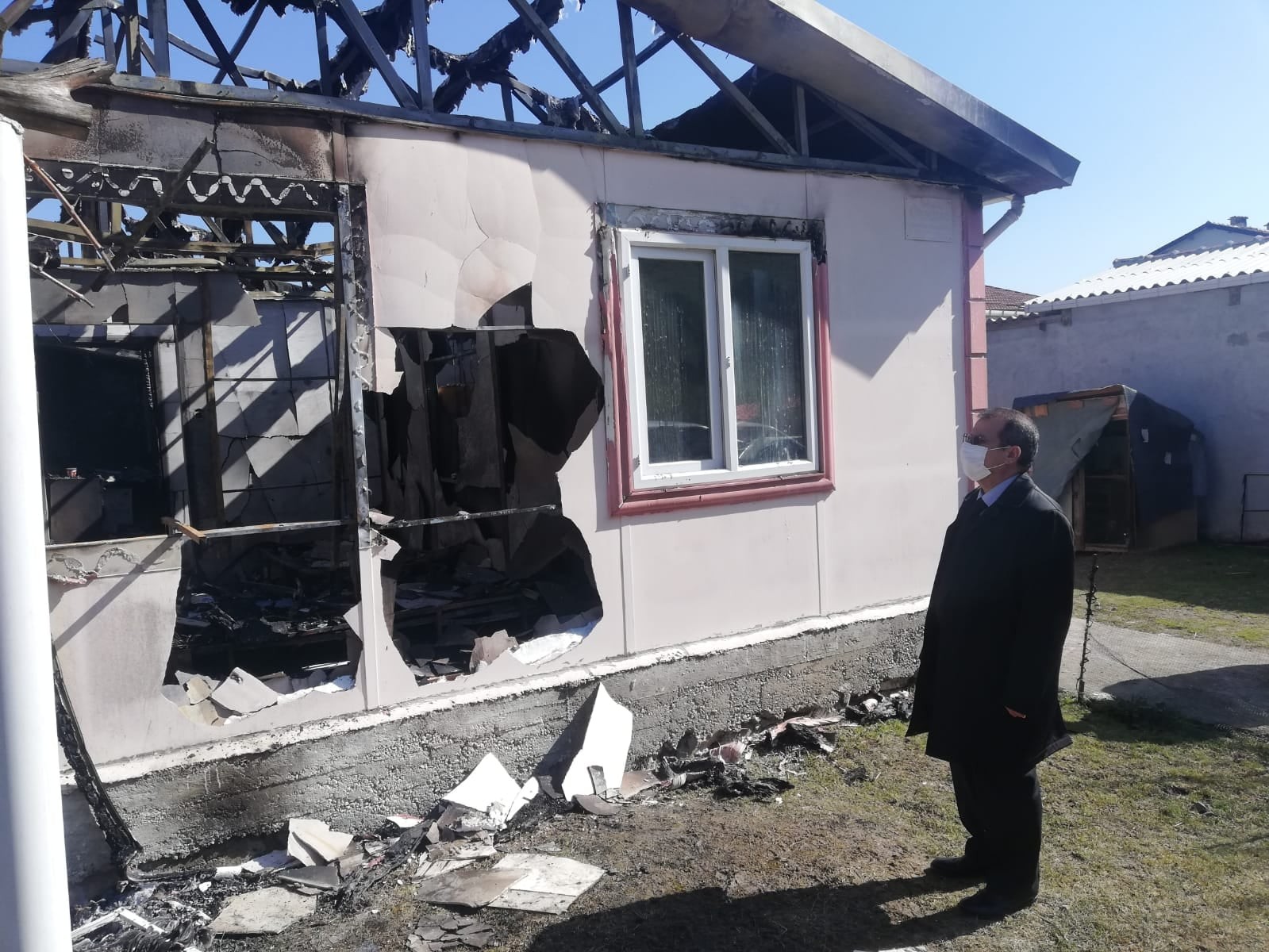 Kaymakam Gürdal evi yanan aileyi ziyaret etti Çanakkale’nin Çan Kaymakamı Mustafa Gürdal, Maltepe köyünde evi yanan aileyi ziyaret etti. Çan Kaymakamı Mustafa Gürdal ve Maltepe Köy Muhtarı ...