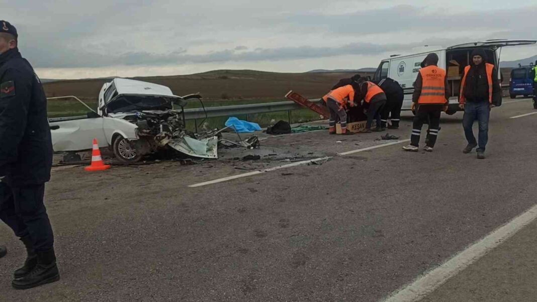 kesan-enez-karayolunda-kaza-1-olu-2-yarali-VuWfLLRb.jpg