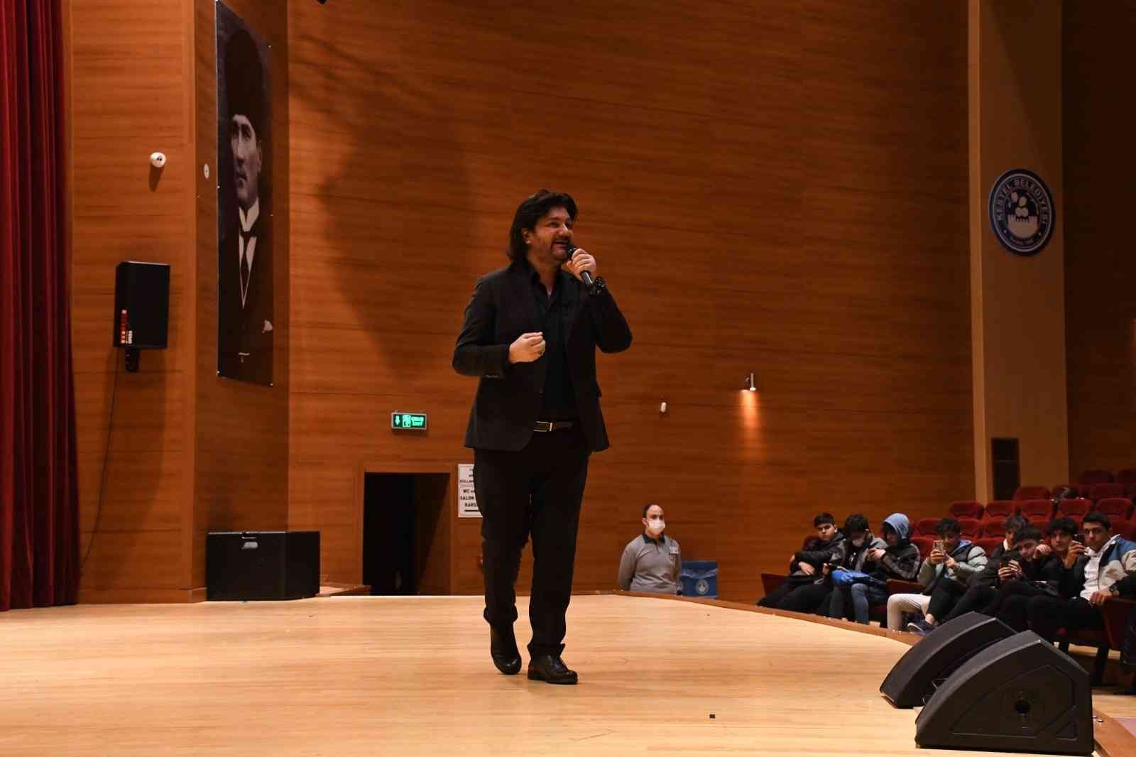 Kestel 13. Kitap Günleri Ahmet Şafak’ın katılımıyla başladı Kestel Belediyesi 13.Kitap Günleri ziyaretçilerine kapılarını açtı. 1-10 Mart tarihleri arasında gerçekleşecek olan kitap günleri coşkulu bir ...