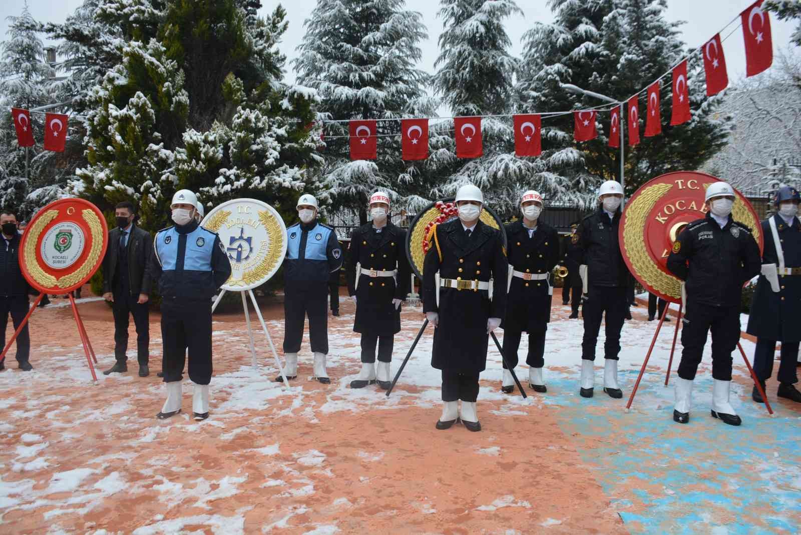 Kocaeli’de Çanakkale şehitleri anıldı 18 Mart Şehitleri Anma Günü ve Çanakkale Deniz Zaferi’nin 107. yıl dönümü dolayısıyla Kocaeli’de program düzenlendi. Kocaeli’nin İzmit ilçesinde ...