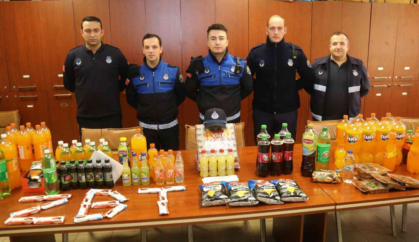 Kocaeli’de son kullanma tarihi geçmiş çok sayıda ürüne el konuldu Kocaeli’nin Gölcük ilçesinde zabıta ekipleri tarafından marketlere yapılan denetimlerde, son kullanma tarihi geçmiş çok sayıda ürünün satışa ...