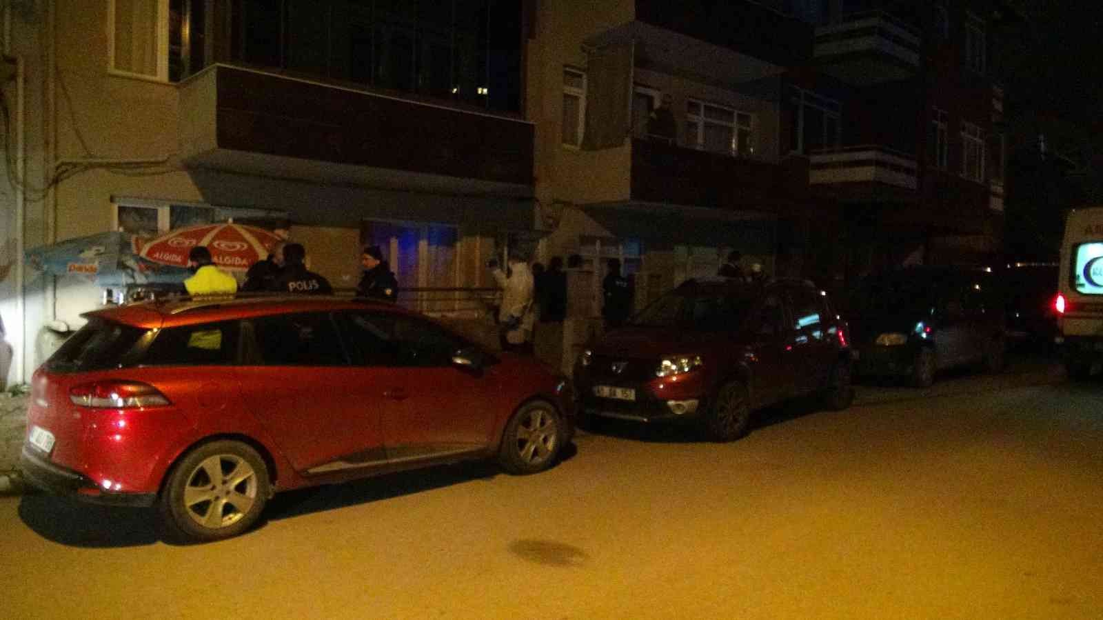 Kocaeli’deki cinayetin şüphelisi yakalandı Kocaeli’nin Derince ilçesinde Tolga Görez’i yalnız yaşadığı evinde tabancayla vurarak öldürdüğü iddia edilen şüpheli yakalandı. Olay, gece ...