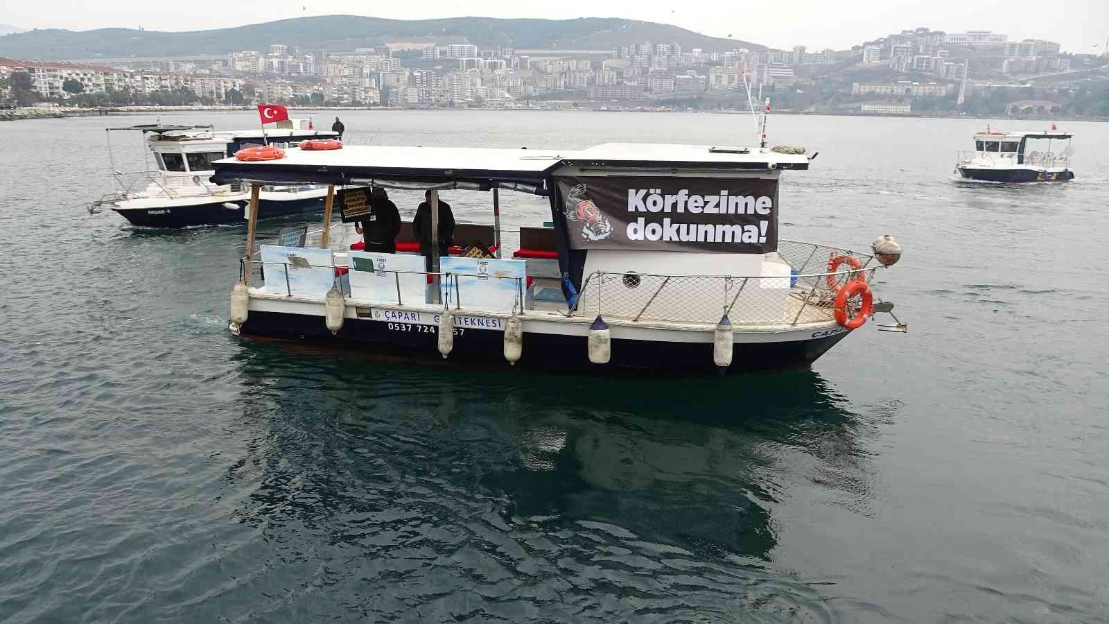 Körfezime dokunma çağrısı Bursa’nın Gemlik ilçesinde bir araya gelen vatandaşlar "Körfezime dokunma" çağrısında bulundu. Gemlik Belediyesi öncülüğünde Marmara Denizi ...