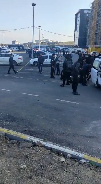 Küçükçekmece Adliyesi önünde 2 taraf arasında çıkan silahlı çatışmada 3 kişi hayatını kaybederken 3 kişi ise yaralandı. Polis ekipleri olaya ...