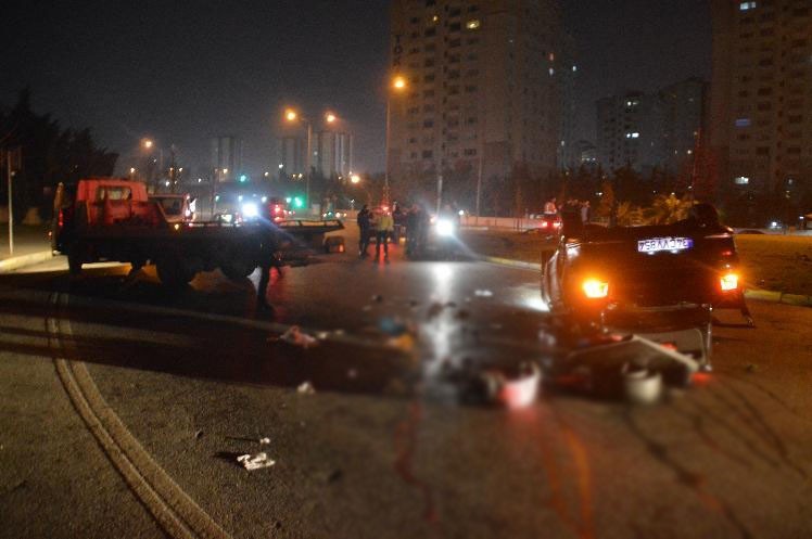 Küçükçekmece’de otomobil takla attı: 1’i ağır 6 kişi yaralandı Küçükçekmece’de kavşağı fark edemeyen sürücü kontrolünü kaybettiği araçla takla attı. Kazada araçta bulunan 6 kişi yaralandı. Kaza saat 02.00’da ...