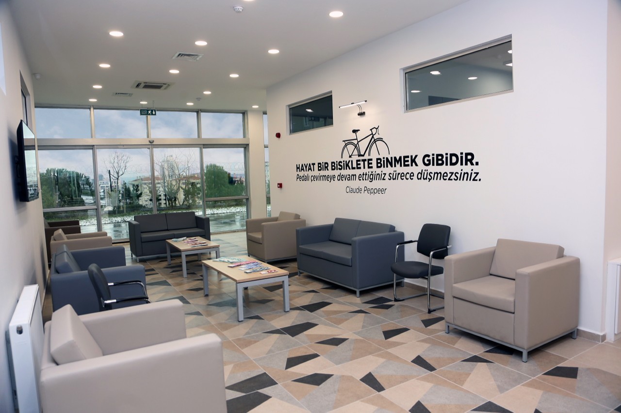 Küçükçekmece’de ücretsiz psikoterapi ve danışmanlık hizmeti Küçükçekmece Belediyesi Kadın Aile Hizmetleri Müdürlüğü bünyesinde faaliyet gösteren ‘Aile Danışmanlık ve Eğitim Merkezi’ ile ‘Bağımlılıkla ...