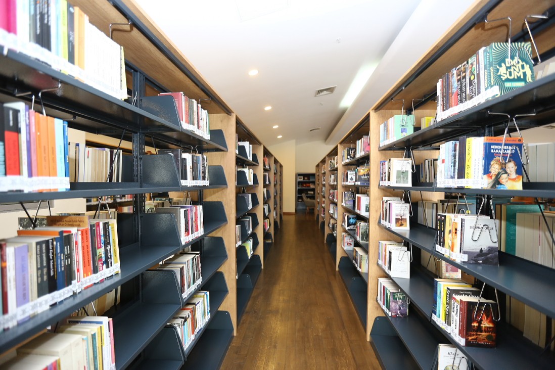 Küçükçekmece Belediyesi, tüm vatandaşlara eşit şekilde okuma imkânı, gerekli materyal ve uygun mekân sağlamak amacıyla ilçedeki kütüphane ...