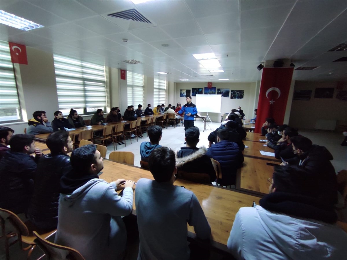 KYK yurtlarında afet eğitimi Kredi ve Yurtlar Kurumu (KYK) Çorlu Erkek Öğrenci Yurdu personel ve öğrencilerine afet ve acil durumlara yönelik farkındalık eğitimi verildi ...