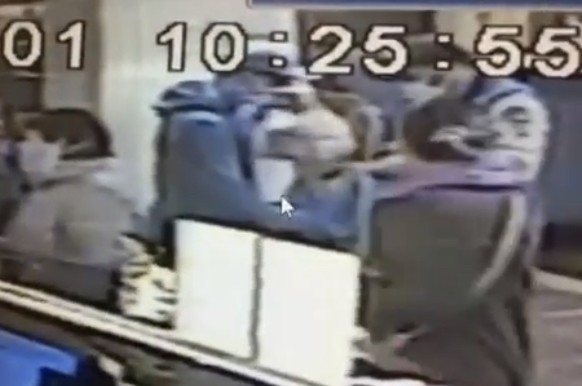 İstanbul Laleli’de bulunan bir otele müşteri kılığında giren şüpheliler, bebek arabasının üstünde bulunan el çantasını çalarak kayıplara karıştı ...