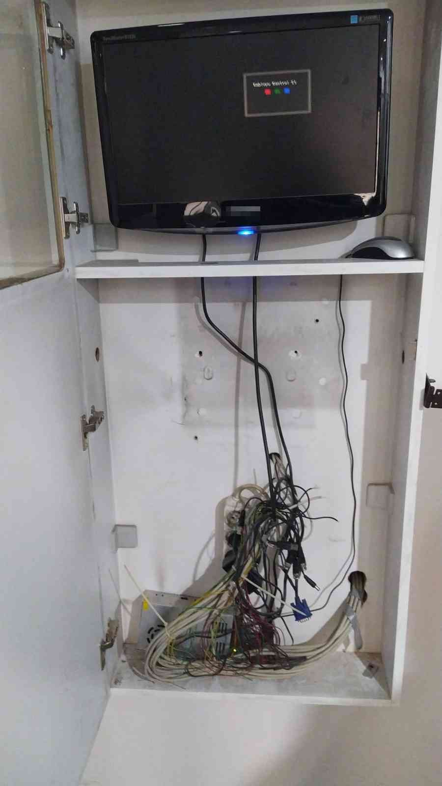 Maltepe’de kamera kayıt cihazı çalan şahıs güvenlik kameralarına yakalandı Maltepe’de farklı tarihlerde girdiği yerlerde güvenlik kamerası kayıt cihazı çalan şahıs polisin takibi sonucu yakalandı. Çaldığı cihazlarla ...