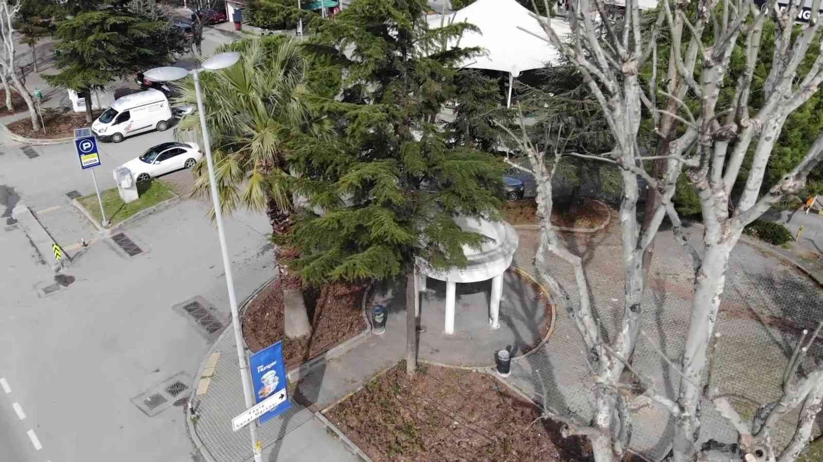 Maltepe’de otopark alanında kalan Bakireler Tapınağı görenleri şaşkına çeviriyor Maltepe’de bulunan ve yapımı 1953 yılına dayanan Bakireler Tapınağı ya da diğer adıyla Bakireler Anıtı, ilk yapıldığında kıyıdan 50 metre ...