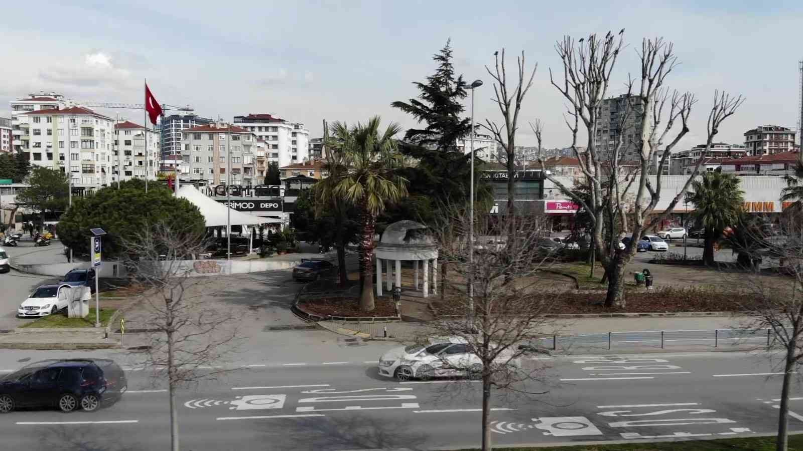 Maltepe’de otopark alanında kalan Bakireler Tapınağı görenleri şaşkına çeviriyor Maltepe’de bulunan ve yapımı 1953 yılına dayanan Bakireler Tapınağı ya da diğer adıyla Bakireler Anıtı, ilk yapıldığında kıyıdan 50 metre ...