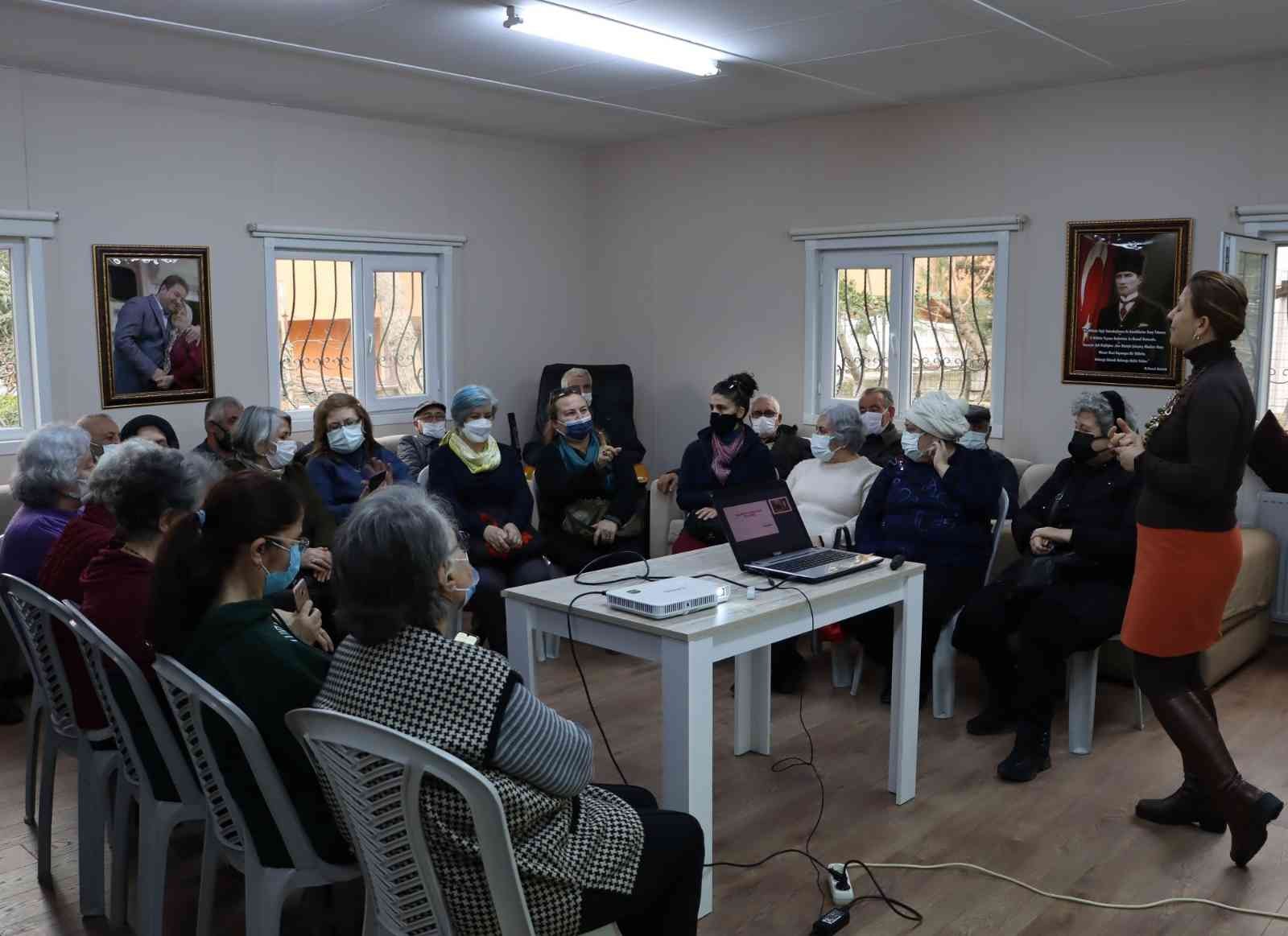 Maltepe’de sağlık semineri Maltepe Belediyesine bağlı Altın Yıllar Sosyal Yaşam Evi’nde hizmet alanlara “Yaşlanma ve Akılcı İlaç Kullanımı” konulu seminer verildi ...