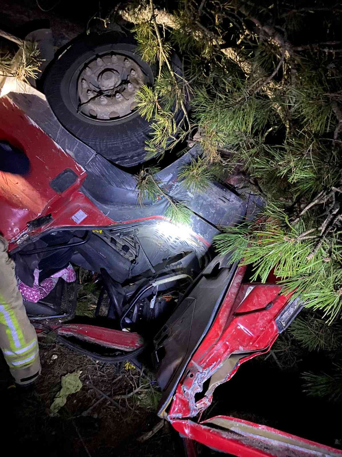 Mermer yüklü tır takla attı: 1 yaralı Bursa’nın Büyükorhan ilçesinde, direksiyon hakimiyetini kaybederek takla atan mermer yüklü tır sürücüsü yaralandı. Alınan bilgiye göre, kaza ...