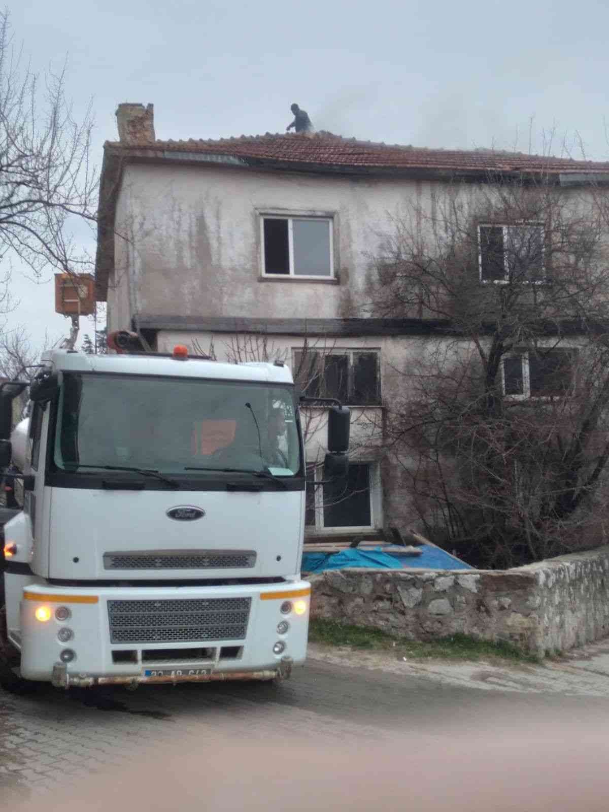 Metruk binada çıkan yangın söndürüldü Kırklareli’nde metruk binada çıkan yangın itfaiye ekiplerince söndürüldü. Alınan bilgiye göre, Demirköy ilçesi Orhangazi Mahallesinde bulun bir ...