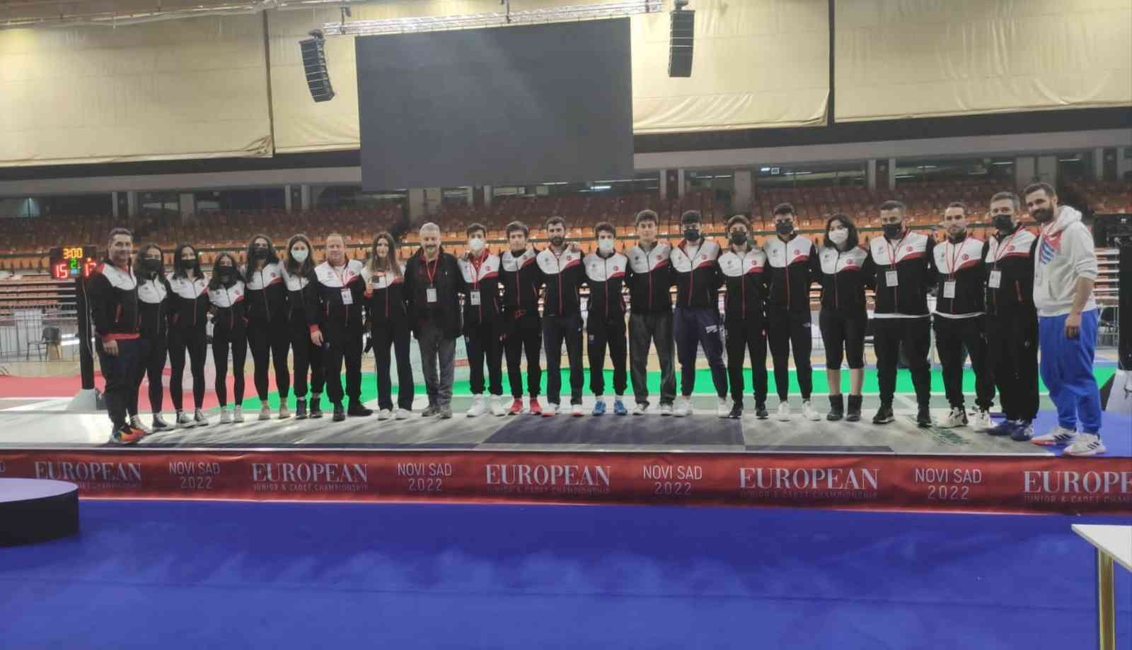 Milli eskrimci Nisanur Erbil’den gümüş madalya Nisanur Erbil, Sırbistan’ın Novi Sad şehrinde devam eden Gençler ve Yıldızlar Avrupa Eskrim Şampiyonası’nın üçüncü gününde gümüş madalya alarak ...