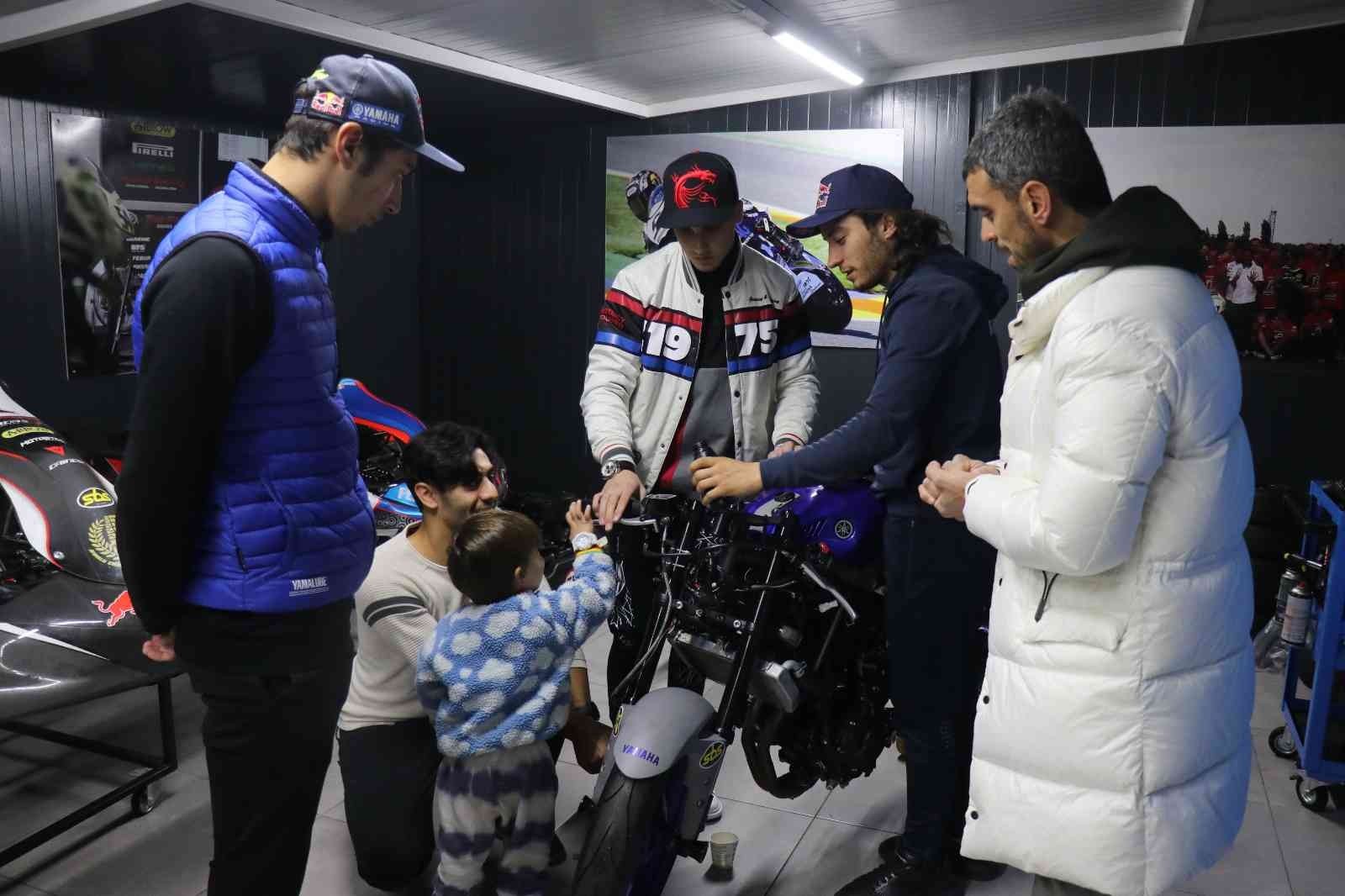 Milli motosikletçiler, Dünya Supersport Şampiyonası’na hazırlanıyor Dünya Supersport Şampiyonası 600 cc’de mücadele edecek milli motosikletçiler Can Öncü ve Bahattin Sofuoğlu, nisan ayındaki şampiyona için Sakarya ...