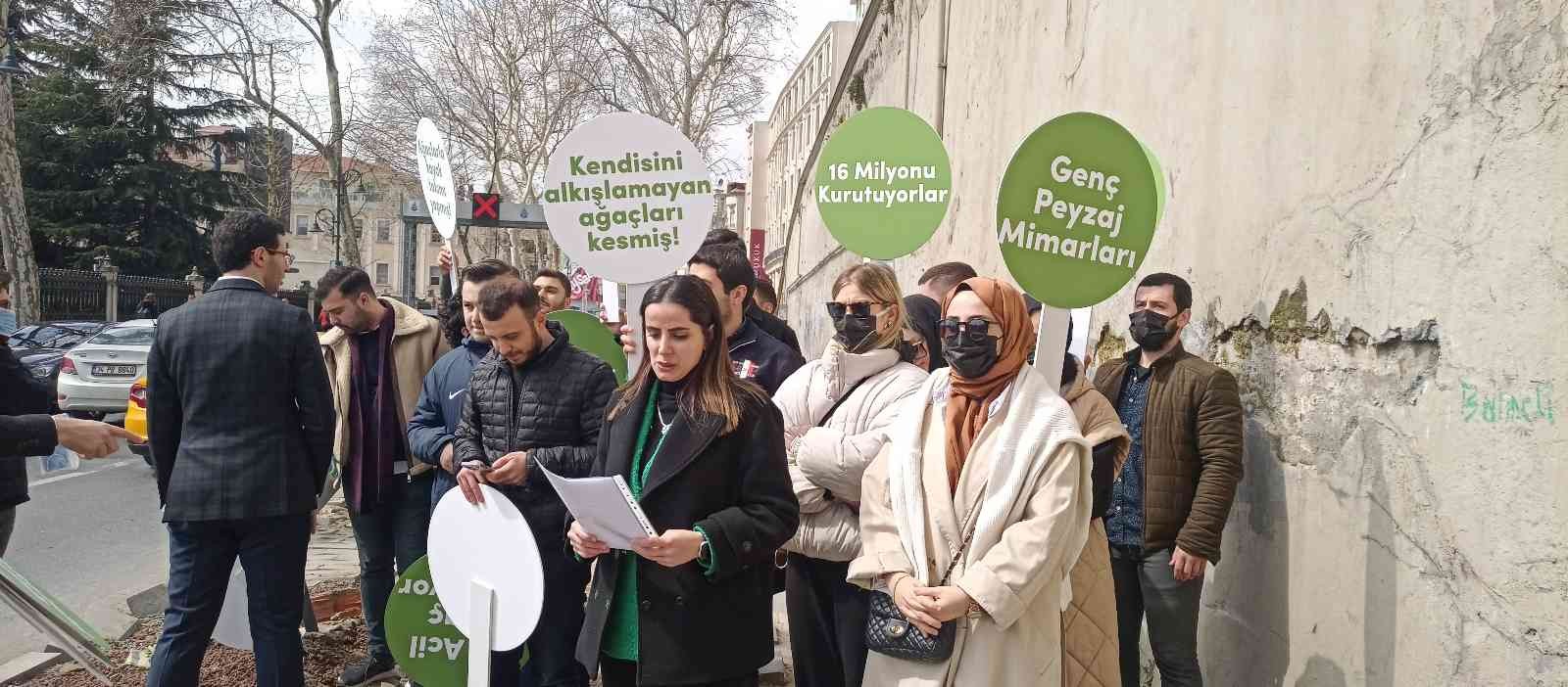 Beşiktaş’ta 112 çınar ağacının İstanbul Büyükşehir Belediyesi (İBB) tarafından kesilmesi üzerine Mimari ve Şehircilik Platformu tarafından ...