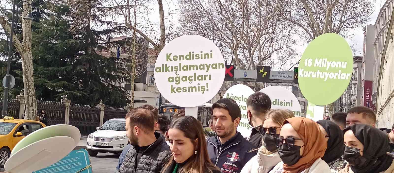 Beşiktaş’ta 112 çınar ağacının İstanbul Büyükşehir Belediyesi (İBB) tarafından kesilmesi üzerine Mimari ve Şehircilik Platformu tarafından ...