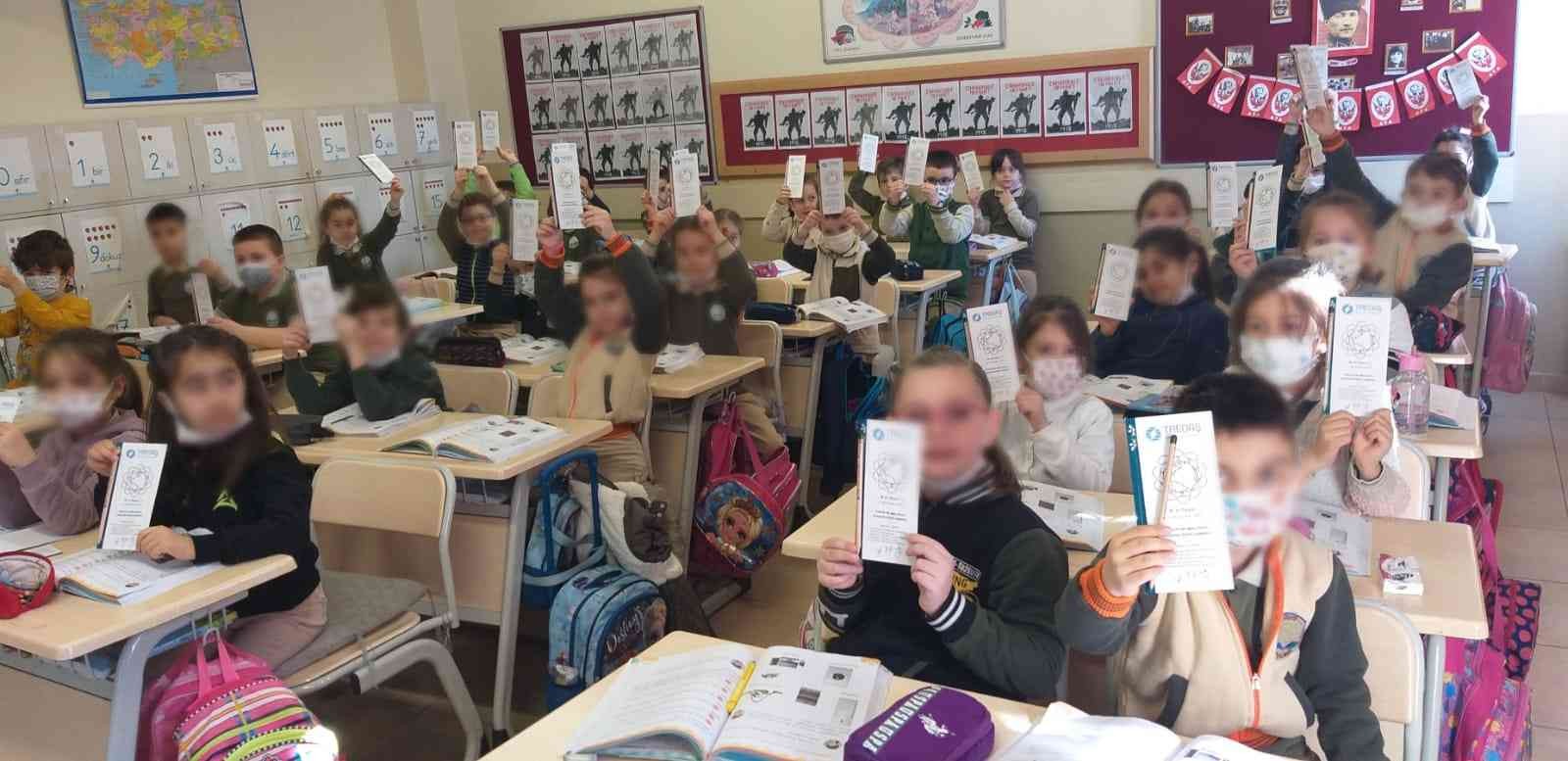 Minik öğrenciler tohumla buluştu TREDAŞ, 21-26 Mart Orman Haftası etkinlikleri kapsamında içerisinde tohum bulunan kalemleri ilkokul seviyesindeki öğrencilerle buluşturdu. Trakya ...