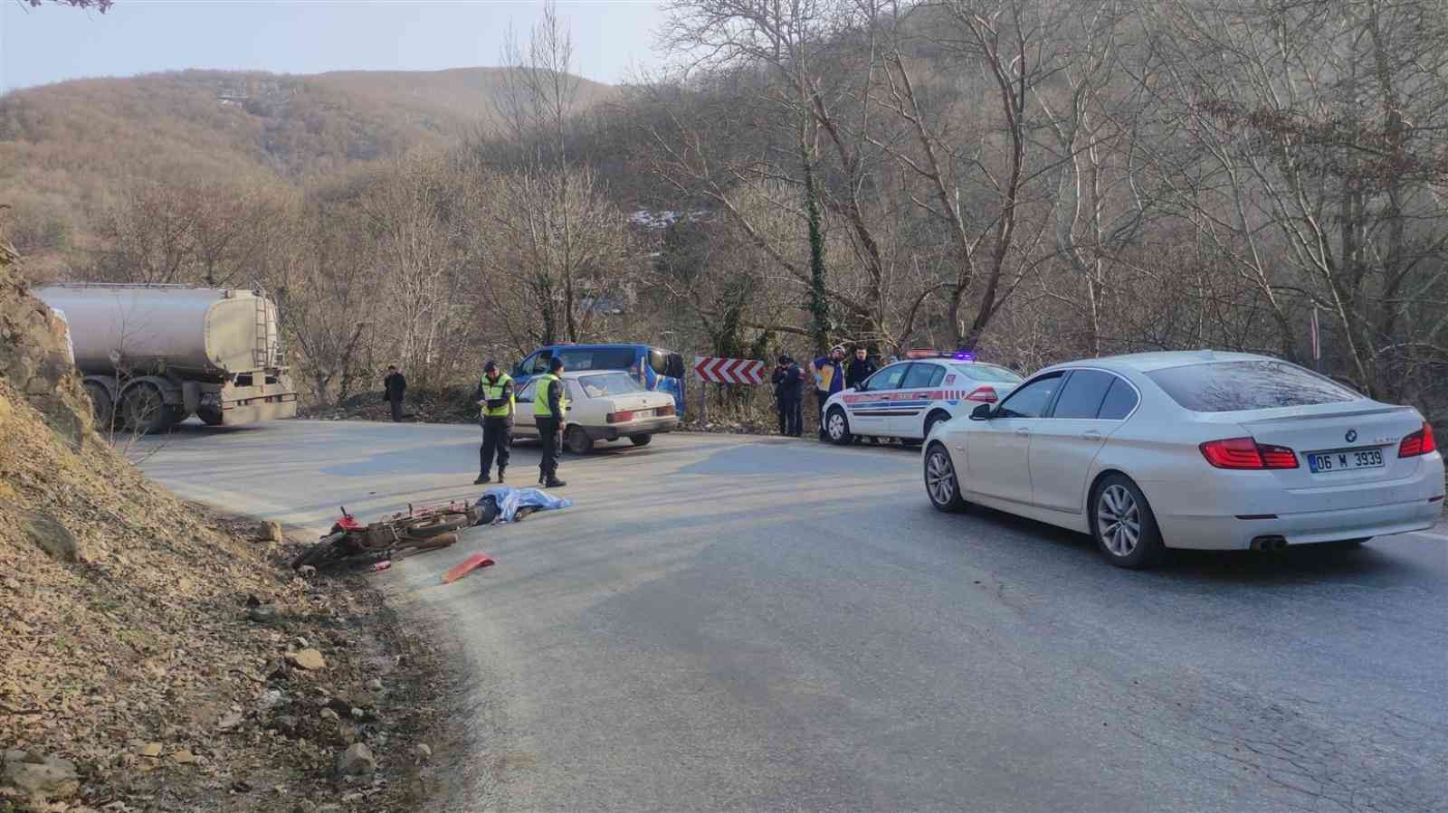 Bursa’nın Orhangazi ilçesinde bir motosiklet karşı yönden gelen kamyona yandan çarptı. Kazada motosiklet sürücüsü olay yerinde feci şekilde can ...