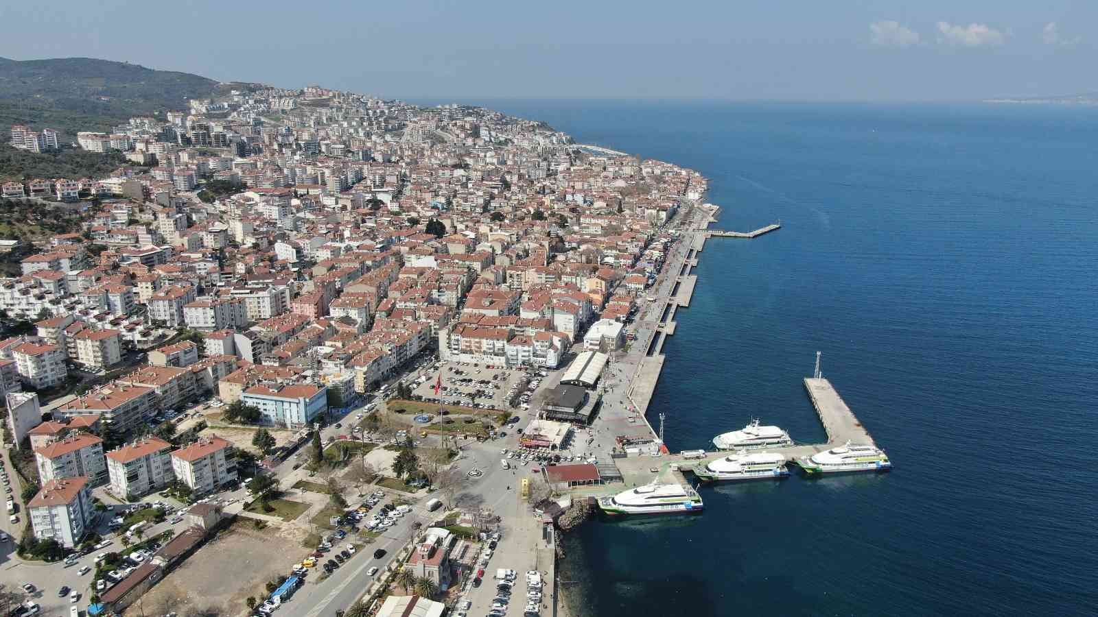 Mudanya Belediye Başkanı’ndan imar açıklaması Mudanya Belediye Başkanı Hayri Türkyılmaz, Mudanya’da inşaat izni verilen zeytinlik alanların kendi döneminde imara açıldığı yönündeki iddialarla ...