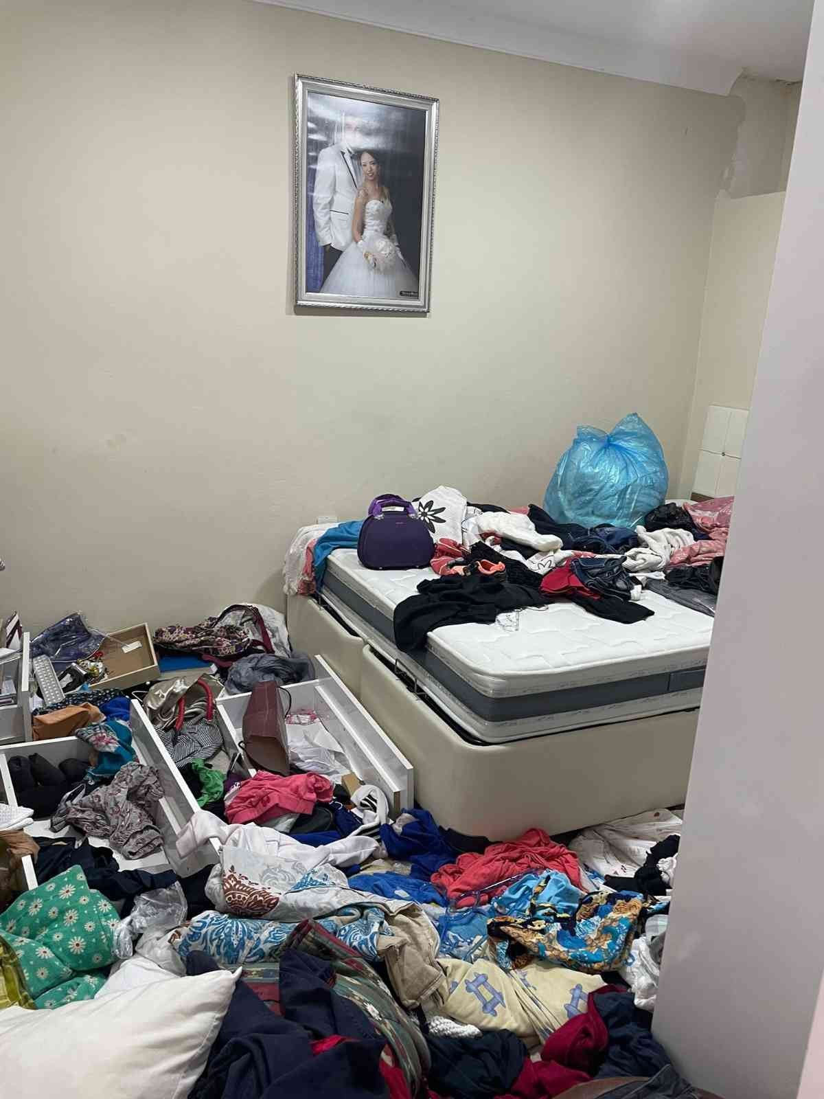 Müebbetten beraate...Özgürlüğüne kavuşan hamile anne çocuklarına böyle koştu... Balıkesir’in Karesi ilçesinde geçtiğimiz yıl kendisini ve 2 çocuğunu ölümle tehdit ettiği gerekçesiyle kocasını pompalı tüfekle öldürüp cezaevine ...