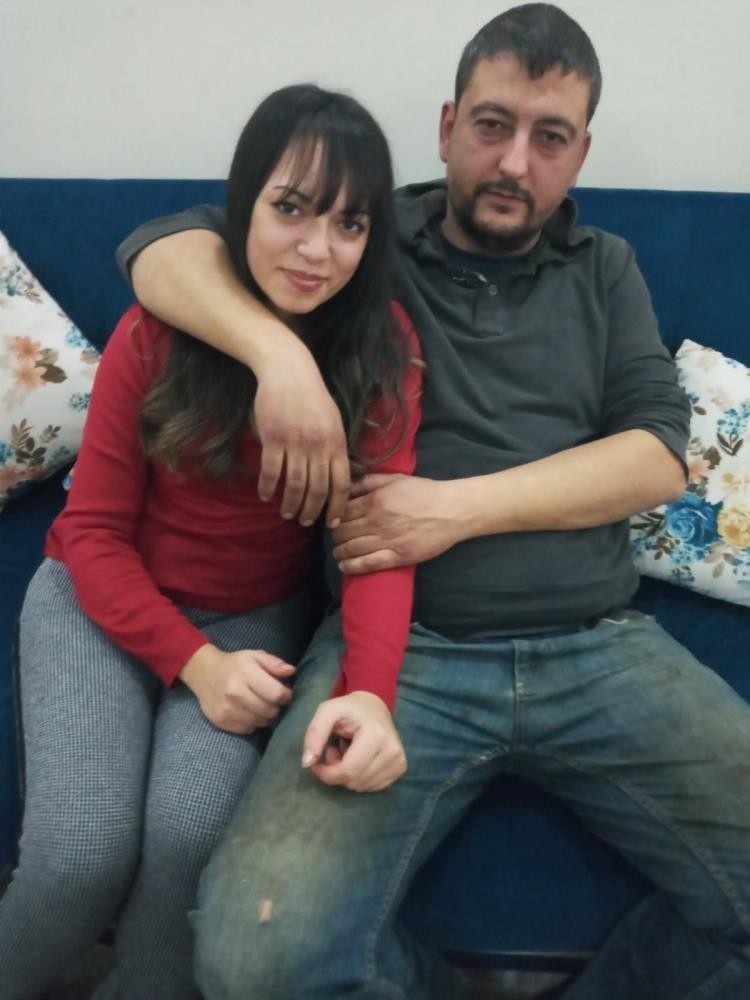 Müebbetten beraate...Özgürlüğüne kavuşan hamile anne çocuklarına böyle koştu... Balıkesir’in Karesi ilçesinde geçtiğimiz yıl kendisini ve 2 çocuğunu ölümle tehdit ettiği gerekçesiyle kocasını pompalı tüfekle öldürüp cezaevine ...