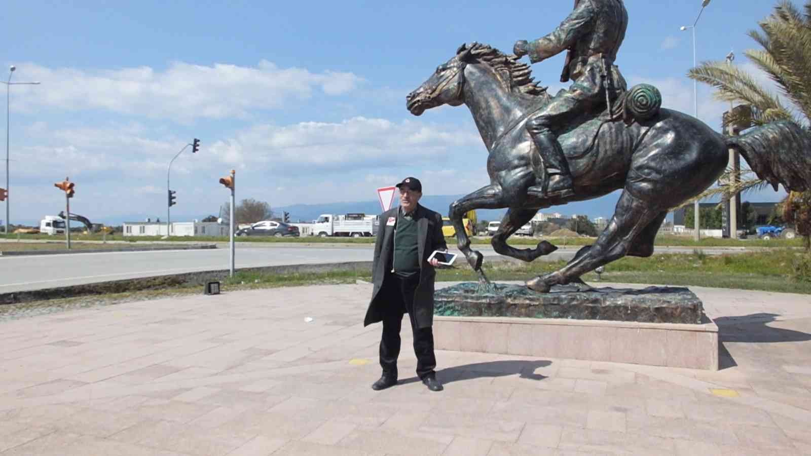 Ninesinin vasiyeti için elinde bastonuyla Çanakkale’ye yürüyor İzmir’in Menemen ilçesinde yaşayan Erzurumlu inşaat ustası Kutbedin Aksak, Çanakkale’de şehit olan oğlunu ziyaret etmek isteyen babaannesinin ...