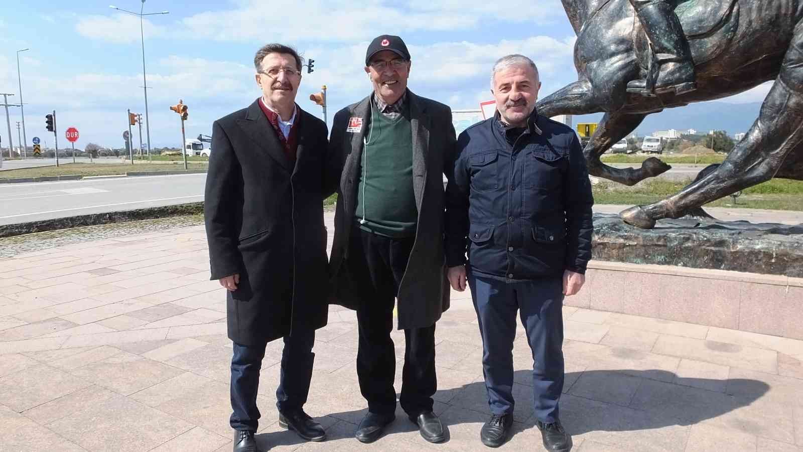 Ninesinin vasiyeti için elinde bastonuyla Çanakkale’ye yürüyor İzmir’in Menemen ilçesinde yaşayan Erzurumlu inşaat ustası Kutbedin Aksak, Çanakkale’de şehit olan oğlunu ziyaret etmek isteyen babaannesinin ...