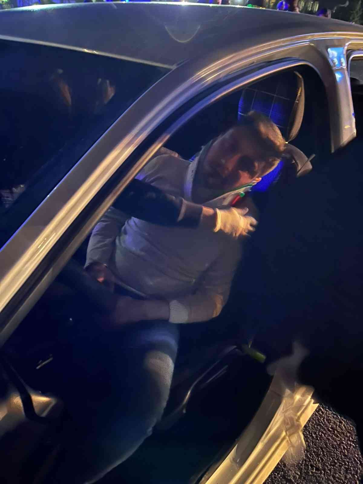 Nişanlısını öldürdü, annesini ağır yaraladı Bursa’da bir kişi, kendisinden ayrılmak isteyen nişanlısını bıçaklayarak öldürdü. Nişanlısının annesini de bıçaklayarak ağır yaralayan şüpheli ...