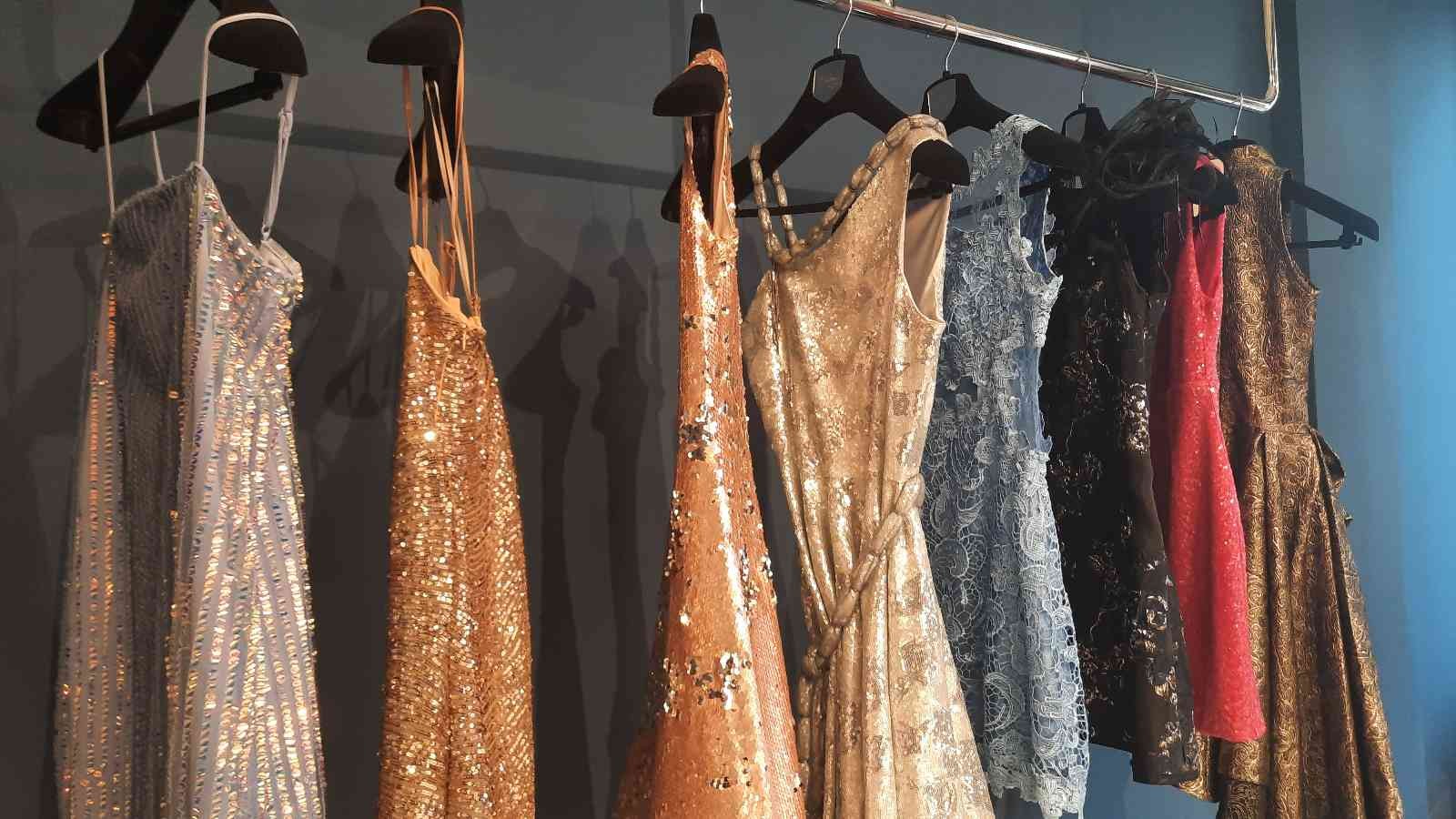 Nişantaşı’nda moda mağazaları açılışları yeniden hız kazandı Pandemi’nin etkisi moda alanında da etkisini kaybetmeye devam ediyor. Modacı Serena Torosoğlu, yeteneklerini ve iddialı tasarımlarını ...