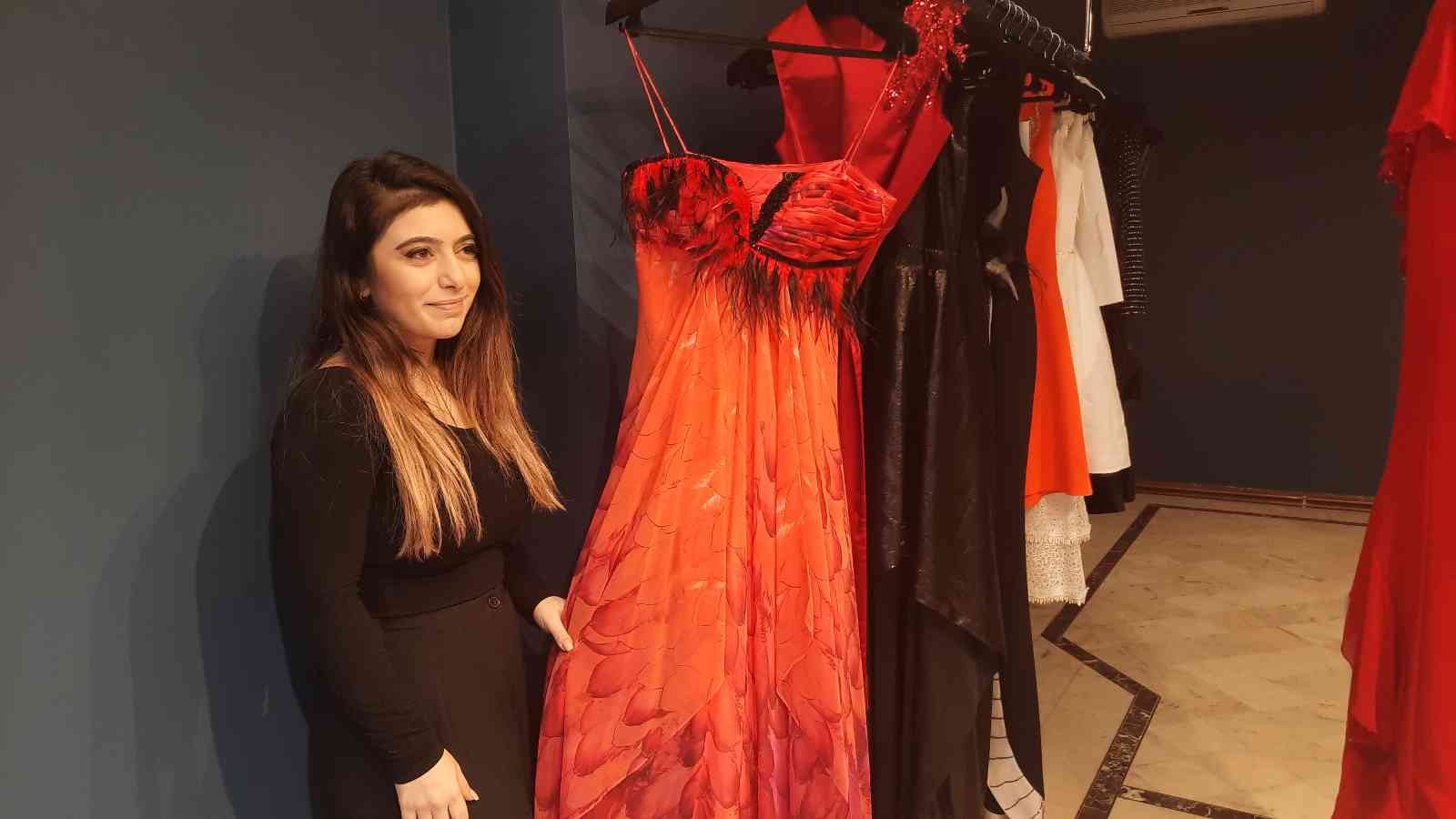 Nişantaşı’nda moda mağazaları açılışları yeniden hız kazandı Pandemi’nin etkisi moda alanında da etkisini kaybetmeye devam ediyor. Modacı Serena Torosoğlu, yeteneklerini ve iddialı tasarımlarını ...