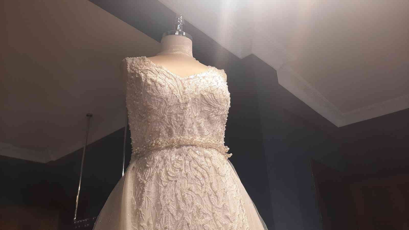 Nişantaşı’nda moda mağazaları açılışları yeniden hız kazandı Pandemi’nin etkisi moda alanında da etkisini kaybetmeye devam ediyor. Modacı Serena Torosoğlu, yeteneklerini ve iddialı tasarımlarını ...