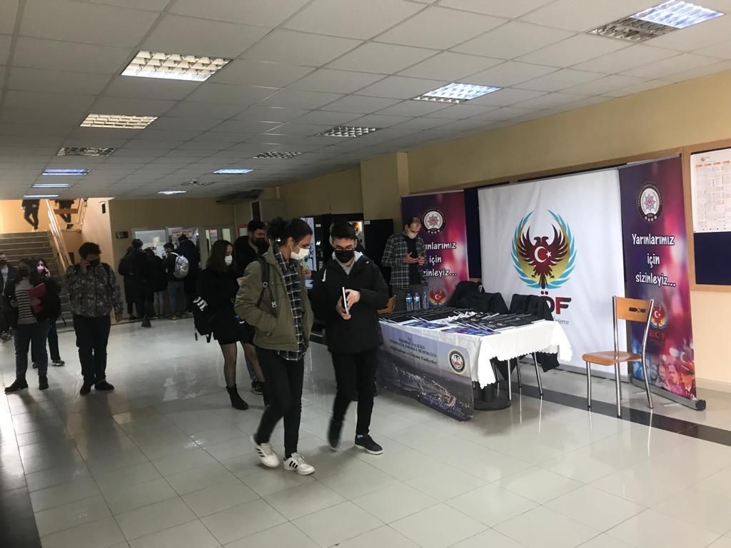 Öğrencilere, terör örgütlerinin eleman temin yöntemi anlatıldı Tekirdağ’da üniversite öğrencilerine yönelik terör örgütlerinin propaganda ve eleman temin yöntemleri hakkında bilgilendirmeler yapıldı. Tekirdağ ...