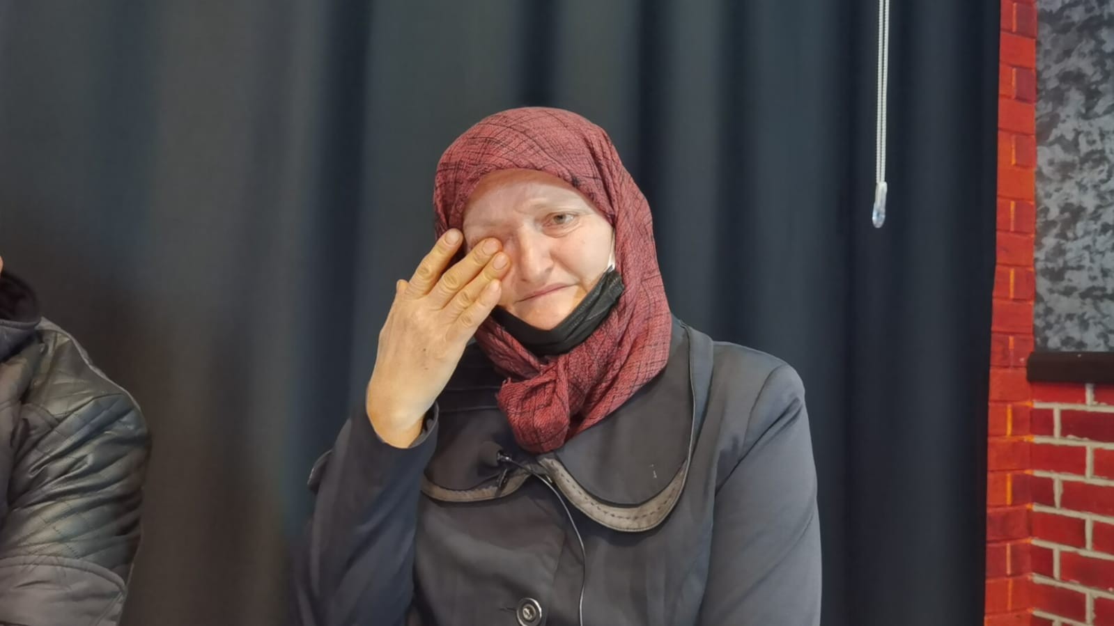 Okulda katledilen kadının ailesi: “Adalet istiyoruz” Bursa’da eşini temizlik görevlisi olarak çalıştığı okulda 21 bıçak darbesiyle bıçaklayarak öldüren Atalay Doğan’ın (30) İnegöl 2. Ağır Ceza ...