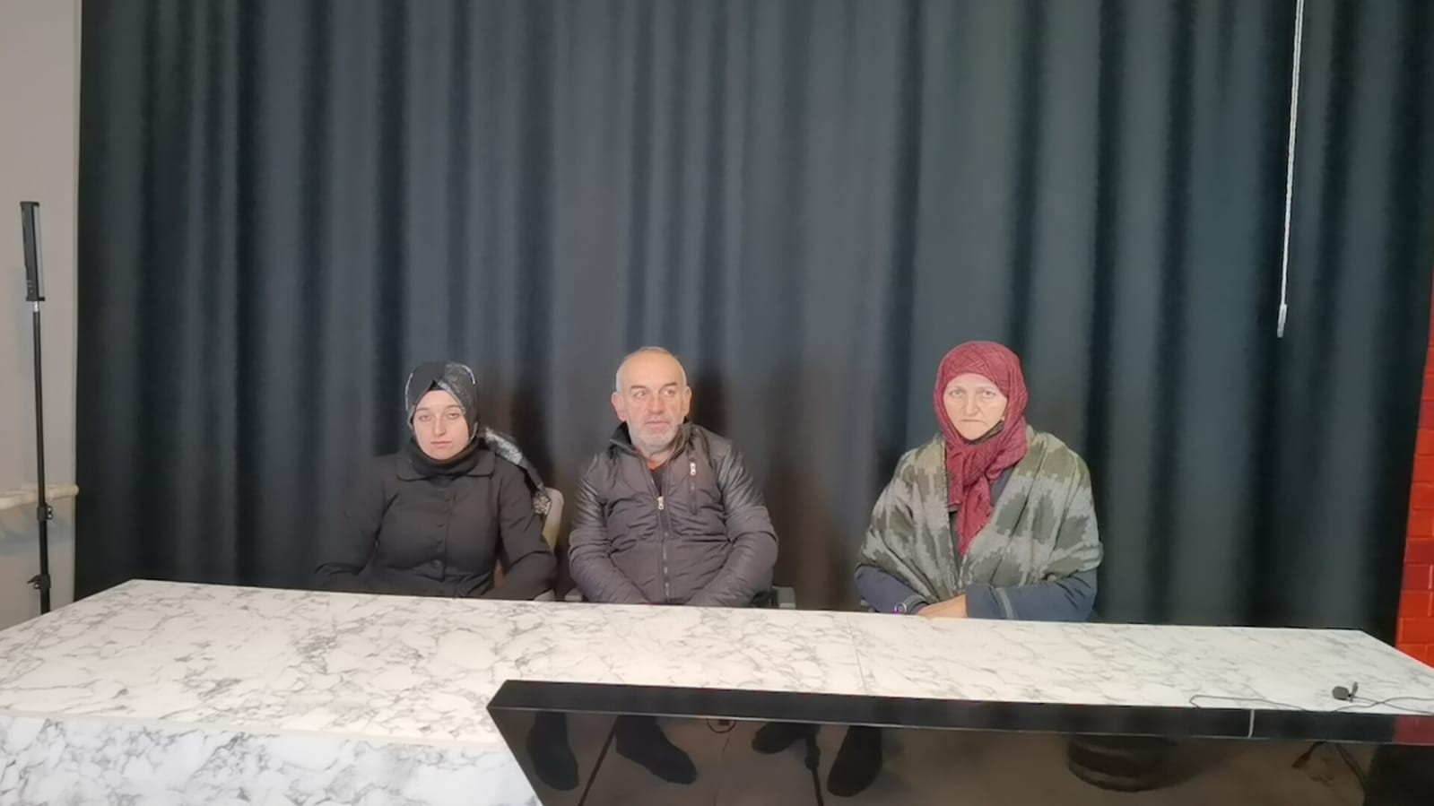 Okulda katledilen kadının ailesi: “Adalet istiyoruz” Bursa’da eşini temizlik görevlisi olarak çalıştığı okulda 21 bıçak darbesiyle bıçaklayarak öldüren Atalay Doğan’ın (30) İnegöl 2. Ağır Ceza ...