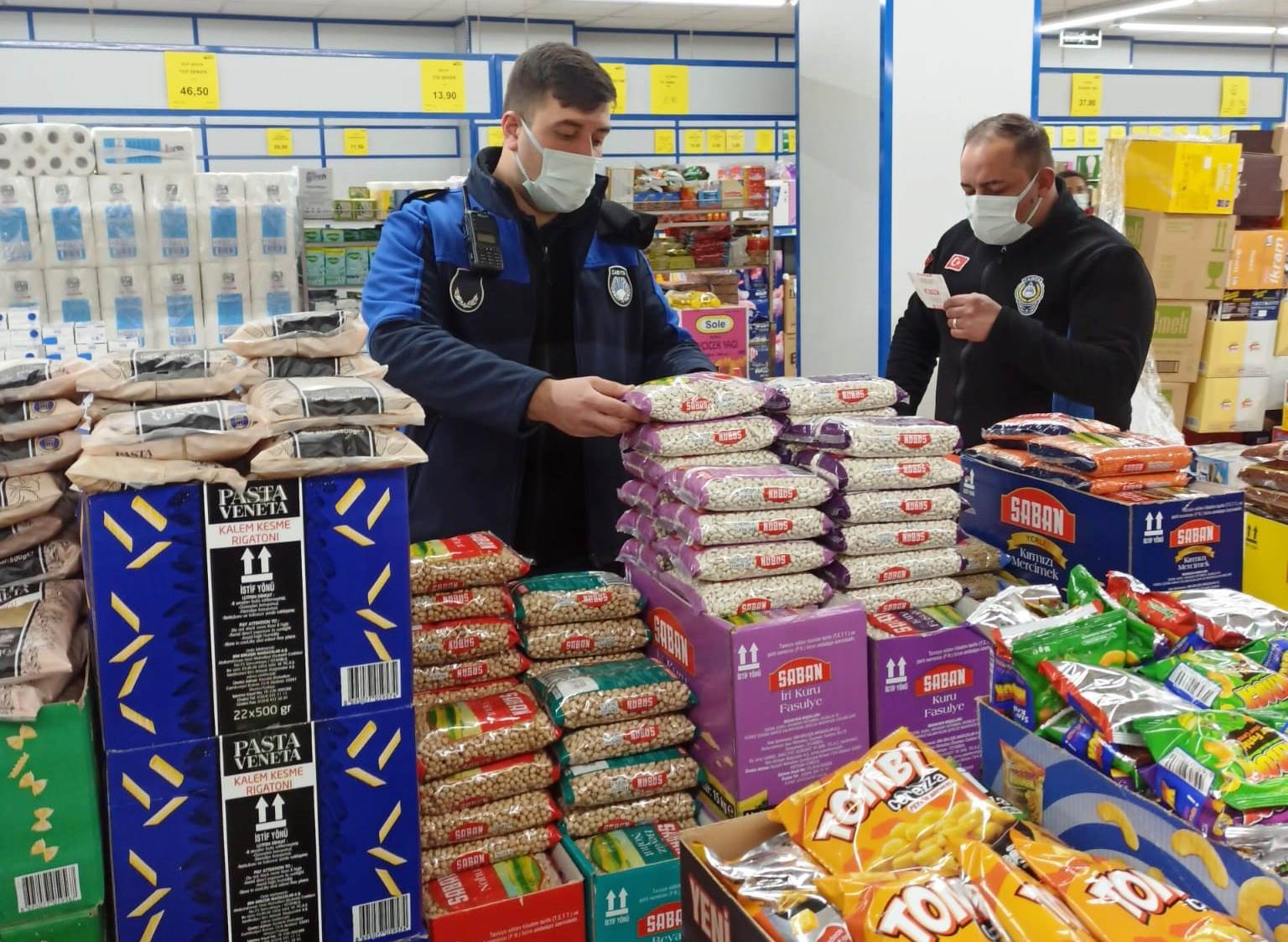 Yalova’nın Altınova Belediyesi Zabıta Amirliği ekipleri, fahiş fiyat artışının ve stokçuluğun önüne geçmek amacıyla ilçe genelinde marketlerde ve ...