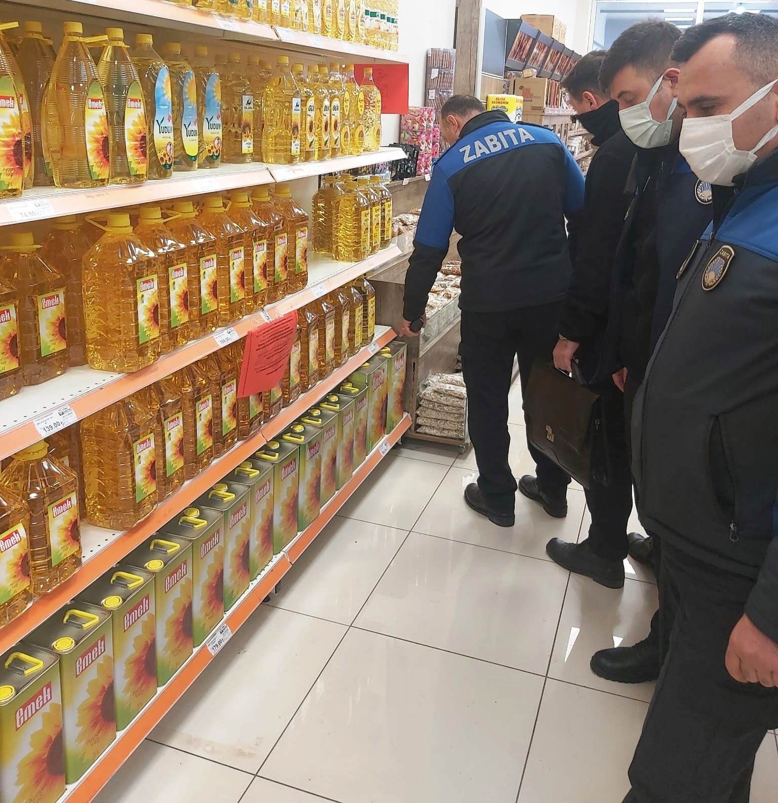 Yalova’nın Altınova Belediyesi Zabıta Amirliği ekipleri, fahiş fiyat artışının ve stokçuluğun önüne geçmek amacıyla ilçe genelinde marketlerde ve ...