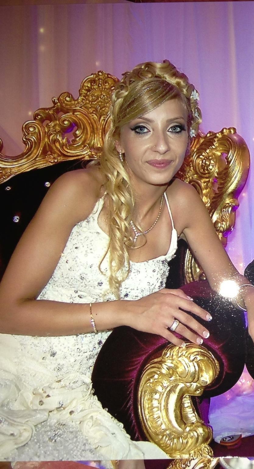 Ortaköy’de genç kadının lüks otelden düştüğü dehşet anları kamerada Ortaköy’de lüks bir otelin 7’inci katından düşen Ebru Cizdam’ın hayatını kaybettiği o dehşet anlarının güvenlik kamera görüntüleri ortaya çıktı ...