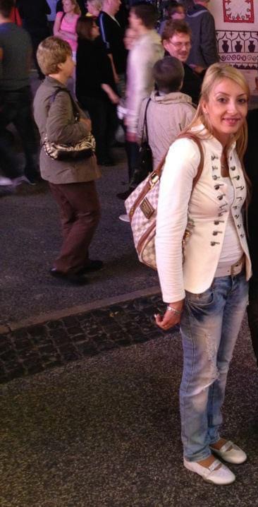 Ortaköy’de genç kadının lüks otelden düştüğü dehşet anları kamerada Ortaköy’de lüks bir otelin 7’inci katından düşen Ebru Cizdam’ın hayatını kaybettiği o dehşet anlarının güvenlik kamera görüntüleri ortaya çıktı ...