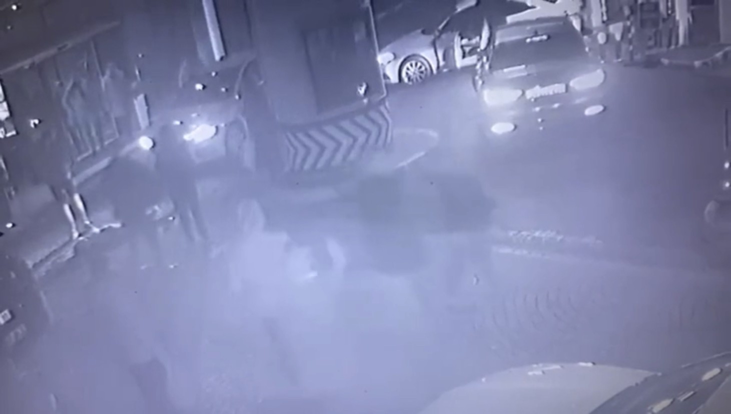 Ortaköy’de genç kadının lüks otelden düştüğü dehşet anları kamerada Ortaköy’de lüks bir otelin 7’inci katından düşen Ebru Cizdam’ın hayatını kaybettiği o dehşet anlarının güvenlik kamera görüntüleri ortaya çıktı ...